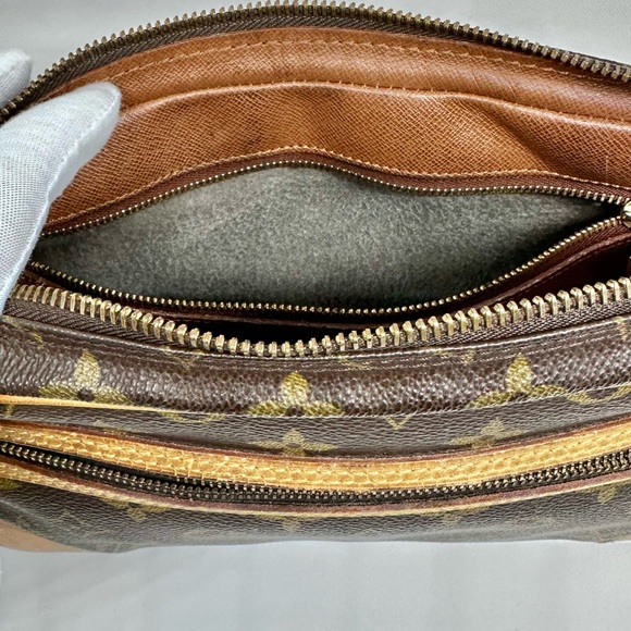 🌺Louis Vuitton Monogram Clutch - Picture 5 of 6